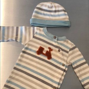 Organic cotton sleeper with matching hat